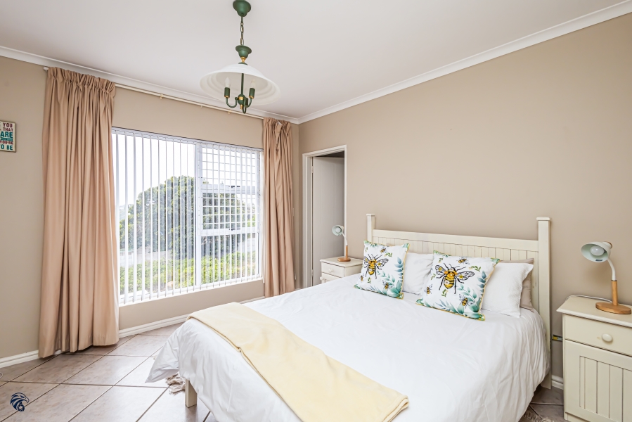 6 Bedroom Property for Sale in Middedorp Western Cape